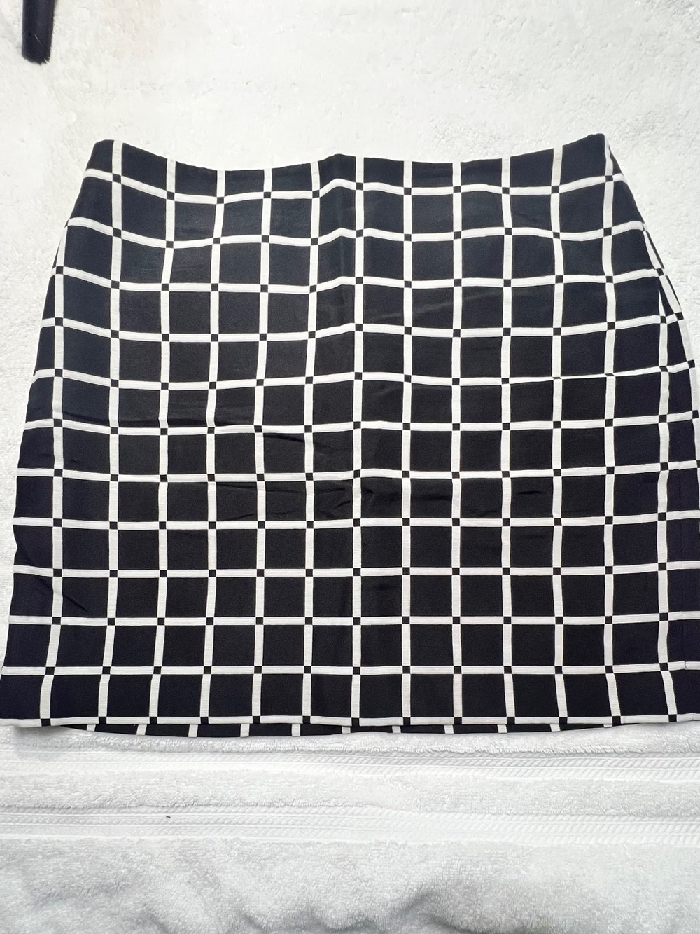 Ann Taylor Black  and White Grid line Pencil Skirt - Sz 12 A0063